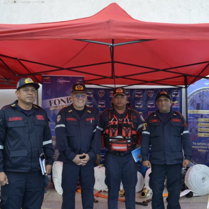 ¡Fortaleciendo la operatividad en el corazón del país!  El pasado miércoles por la tarde, nuestro Primer General Juan Carlos González, en su doble compromiso como Director Nacional de Bomberos y Presidente del FONBE, encabezó una importante jornada de dotación destinada a los cuerpos de bomberos de la REDAN Capital y la REDAN Central.