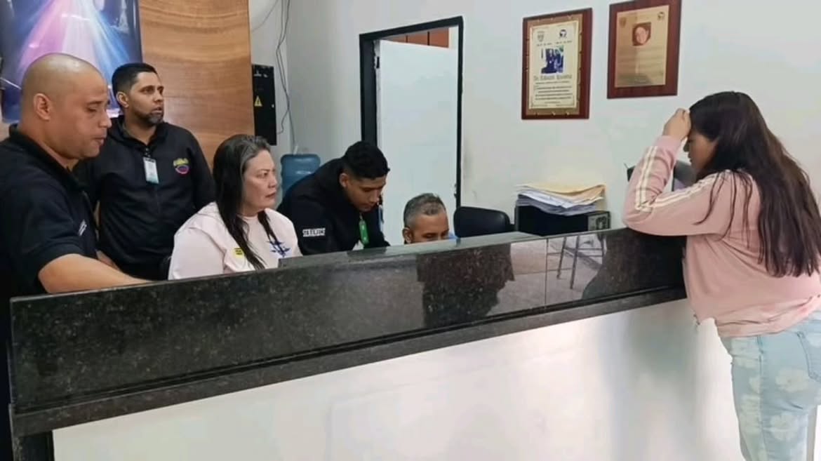 Directora General del Senamecf supervisa procesos de identificación y entrega de víctimas tras el terremoto
